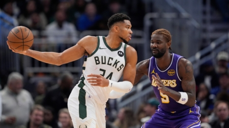 Bucks Lose Giannis Antetokounmpo to Injury vs Cavaliers