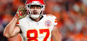 Tyreek Hill Sends Strong Message to Travis Kelce After Making Chiefs History