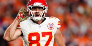 Tyreek Hill Sends Strong Message to Travis Kelce After Making Chiefs History