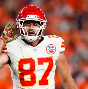 Tyreek Hill Sends Strong Message to Travis Kelce After Making Chiefs History