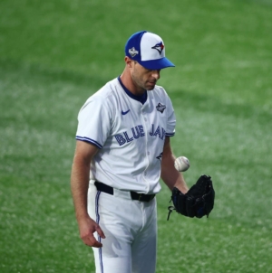 Blue Jays Predicted To Retain Eight-Time All-Star In Free Agency