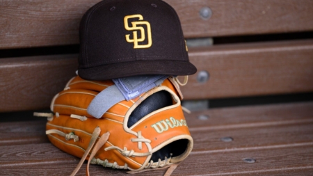 Padres Extend Qualifying Offers to Two Veteran Hurlers