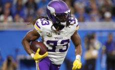 Vikings Lose Aaron Jones and Jordan Mason to Injury in Matter of Minutes