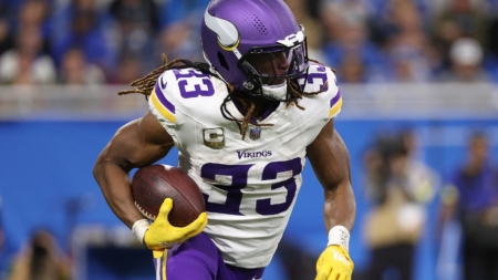 Vikings Lose Aaron Jones and Jordan Mason to Injury in Matter of Minutes