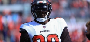 Buccaneers Reunite With 3-Time Pro Bowl Pass-Rusher as Playoffs in Peril