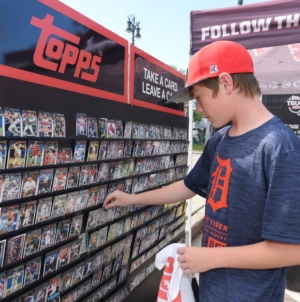 How to Buy Sports Cards This Holiday Season: Shop Baseball, Basketball, Football, Soccer, & Hockey