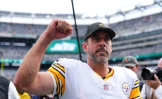 Aaron Rodgers Gets Emotional With Ex-Teammate After Steelers Win