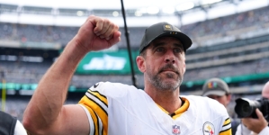Aaron Rodgers Gets Emotional With Ex-Teammate After Steelers Win
