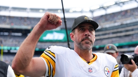 Aaron Rodgers Gets Emotional With Ex-Teammate After Steelers Win