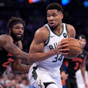 Lakers Catch Lucky Break in Giannis Antetokounmpo Trade Sweepstakes