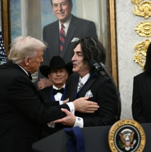 Trump Awards Kennedy Center Medals to 2025 Honorees at White House