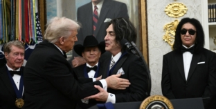 Trump Awards Kennedy Center Medals to 2025 Honorees at White House