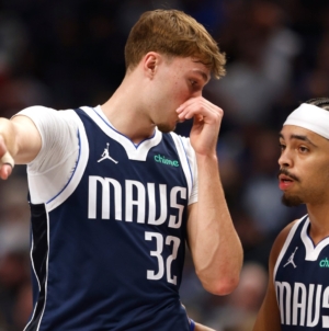 Mavericks’ Cooper Flagg Breaks LeBron James’ 20-Year Record 