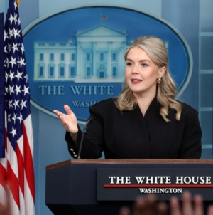 Karoline Leavitt Vanity Fair photographer defends his extreme close-up