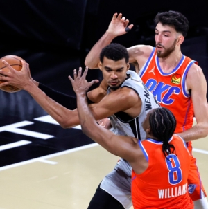 Lou Williams Has Strong Words for Spurs’ Victor Wembanyama