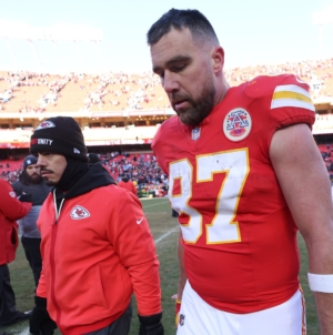 NFL Reacts to Travis Kelce’s Viral Postgame Exchange With Derwin James