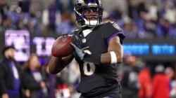 Ravens QB Lamar Jackson Leaves Patriots Game With Concerning Injury
