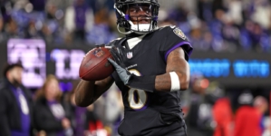 Ravens QB Lamar Jackson Leaves Patriots Game With Concerning Injury