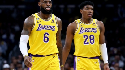 Lakers Pressured to Make Blockbuster Frontcourt Trade
