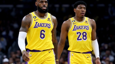 Lakers Pressured to Make Blockbuster Frontcourt Trade
