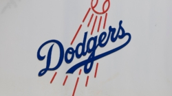 Dodgers Signing Hurler to Potential $800K Deal: Report