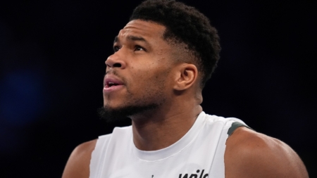 Giannis Antetokounmpo Suffers Injury Amid Trade Rumors