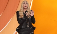 Cher Makes Luther Vandross Blunder at Grammys