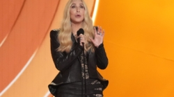 Cher Makes Luther Vandross Blunder at Grammys