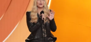 Cher Makes Luther Vandross Blunder at Grammys