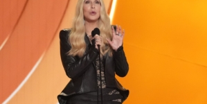 Cher Makes Luther Vandross Blunder at Grammys