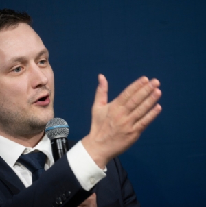 Trump Envoy Hits Back at Greenland PM, Defends Hospital Ship ‘Mission’