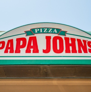 Papa Johns closing hundreds of stores
