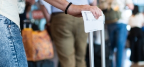 Teen Volunteers to Give Up Seat on Flight—Not Ready for Email He Gets After