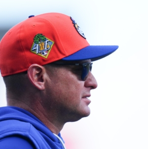 Mets’ Carlos Mendoza Hit With ‘Hot Seat’ Prediction by Rival Exec