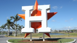 Dodgers Lose First Baseman to Astros in Free Agency