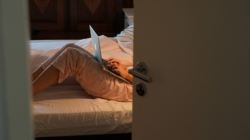 Man Wants to Watch Videos in Bed—His ‘Genius’ Solution Gets Cheers