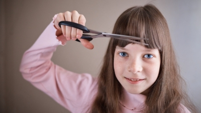 Mom Loves Daughter’s ‘Liquid Gold’ Hair—Not Ready For What She Sees: ‘Oh No’