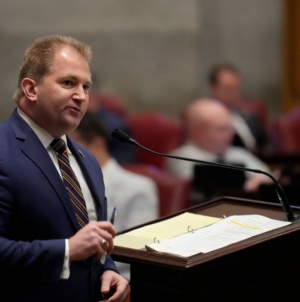 Republicans tee up Supreme Court fight with immigration bill