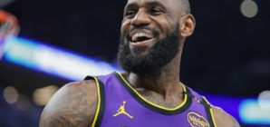 Lakers’ LeBron James Humiliates Two Pacers After They Fail to Block Him