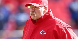 Report: Chiefs Swipe Key Starter from AFC Rival