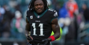 NFL Insider Throws Cold Water on A.J. Brown-Patriots Trade Rumors