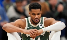 Bucks’ Giannis Antetokounmpo Gives Injury Update After Awkward Fall