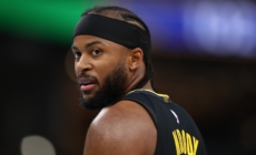 Arkansas HC John Calipari Reacts to Moses Moody’s Frightening Injury