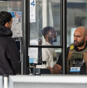 JFK Airport Confirms ICE Is Manning Security Checks After Viral Photo