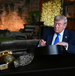 Trump’s Question About Fighting Elvis at Graceland Sparks Jokes Online