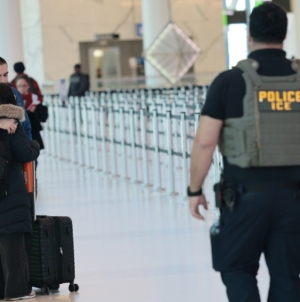 TSA Officer Says ICE Agents ‘In the Way’