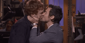 Harry Styles Kisses ‘SNL’ Star After ‘Queerbaiting’ Backlash