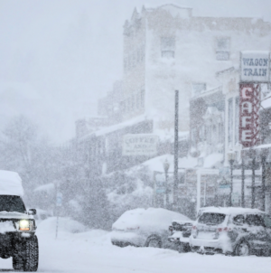 Winter storm warning as 4 feet of snow to strike: ‘Life‑threatening’