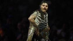 WWE’s Oba Femi and Dominik Mysterio Get Harassed by Autograph Scalpers