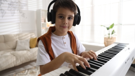 Mom of 6-Year-Old Looks at Weekly Schedule—Has Shocking Realization